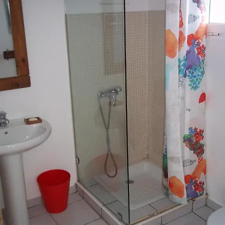 Beautiful Small Bungalow With The Most Amazing Views And Garden 파마라