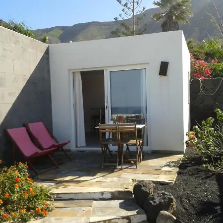 Beautiful Small Bungalow With The Most Amazing Views And Garden 펜션 *